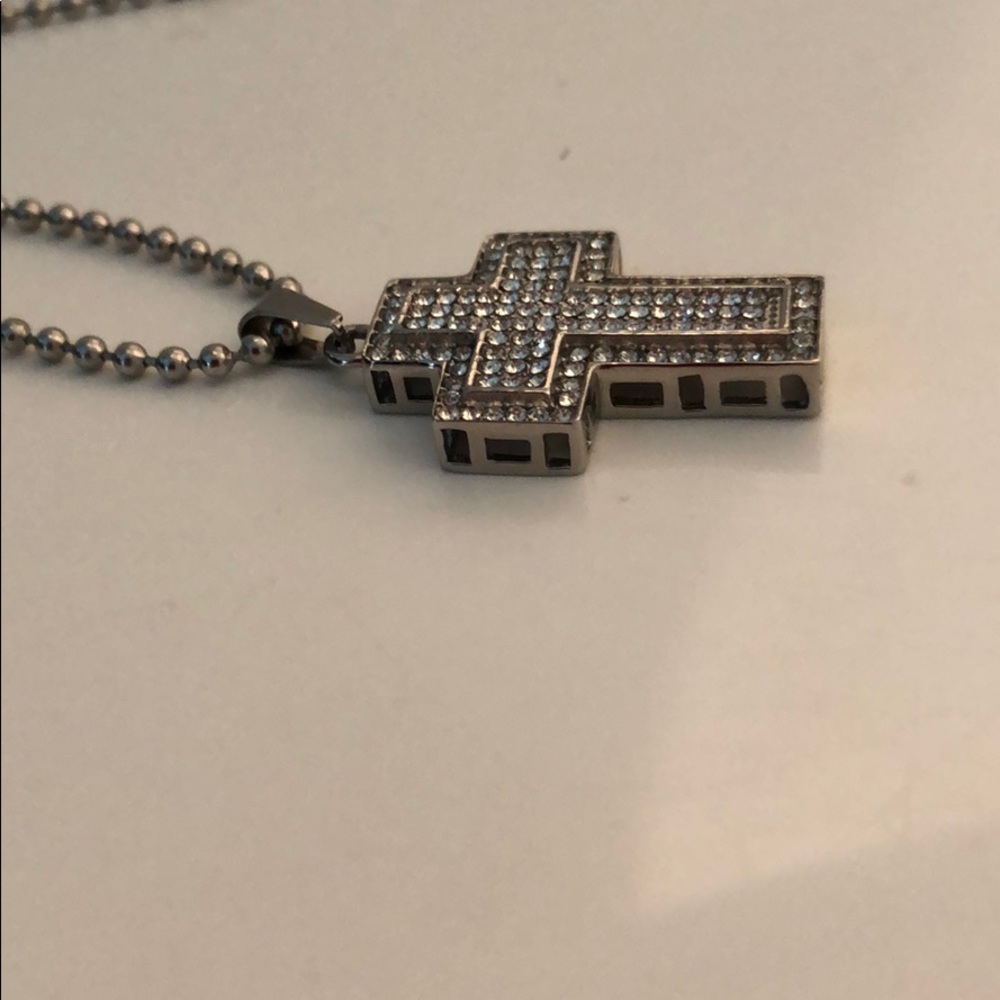 RHINESTONE CROSS IN SILVER - Picture 7 of 8